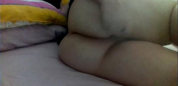  Bbw slut experimenting with objects to see which fits best in her tight asshole